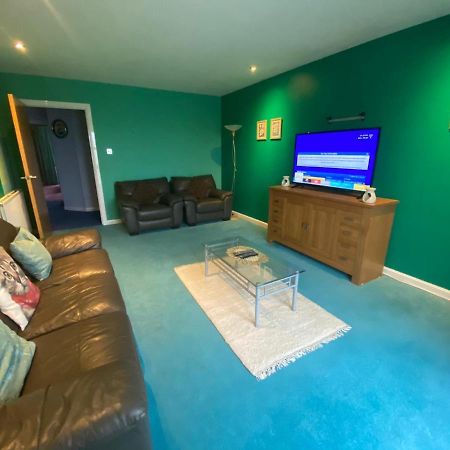 Comfortable, Self Contained 2 Double Beds Town Apartment Near Pittodrie Stadium Aberdeen Buitenkant foto